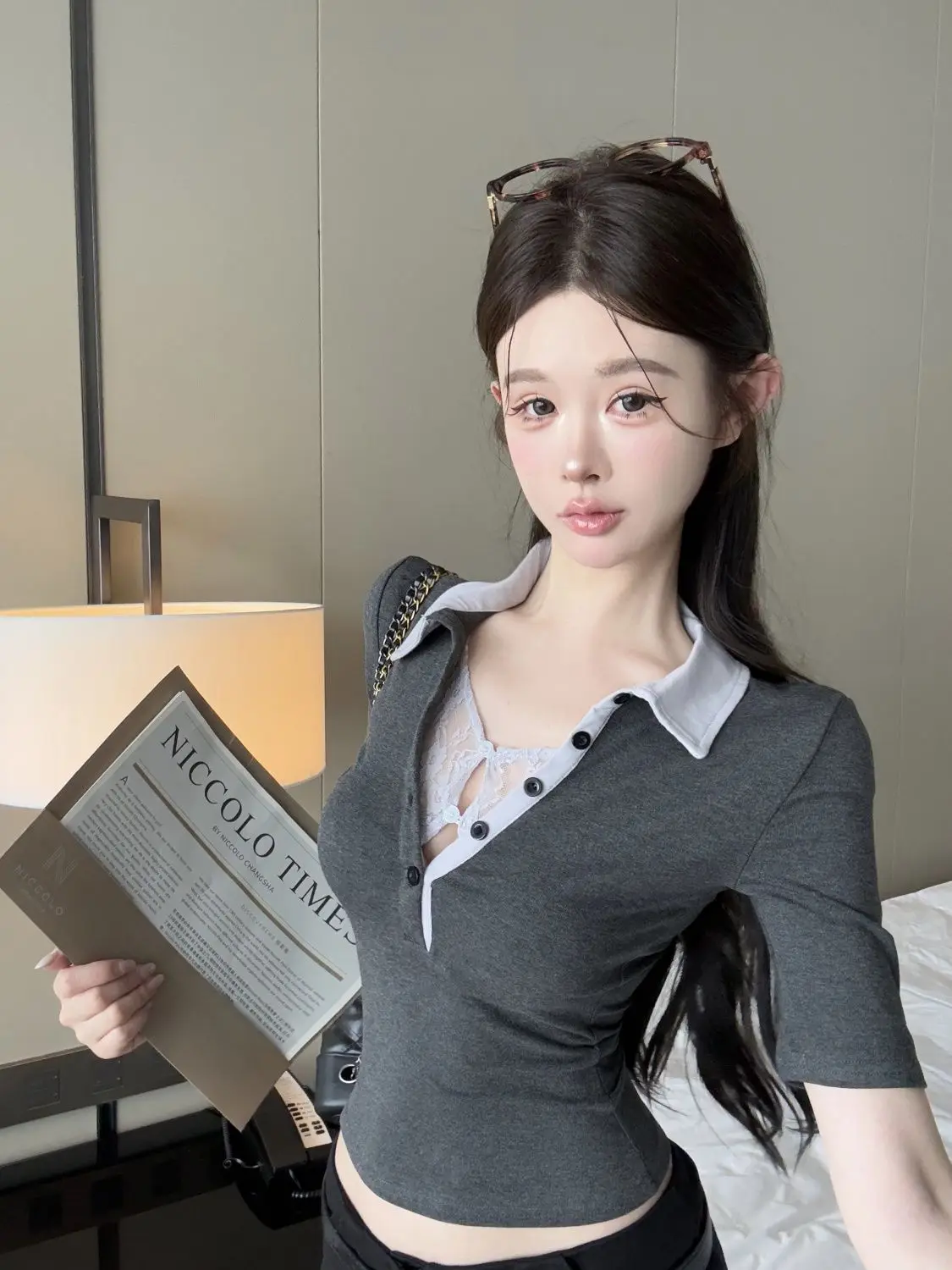 

Sporty Polo Collar Mid-Sleeve Mock Two-Piece Contrast Lace Slim Fit Siren Edge Innocent Allure Breathable Summer Top​​