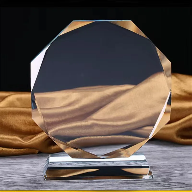 Trofeum ze szkła kryształowego Pusty kryształowy medal trofeum Sezon ukończenia szkoły Ozdoby pamiątkowe Nagrody firmy Ośmiokątna dekoracja