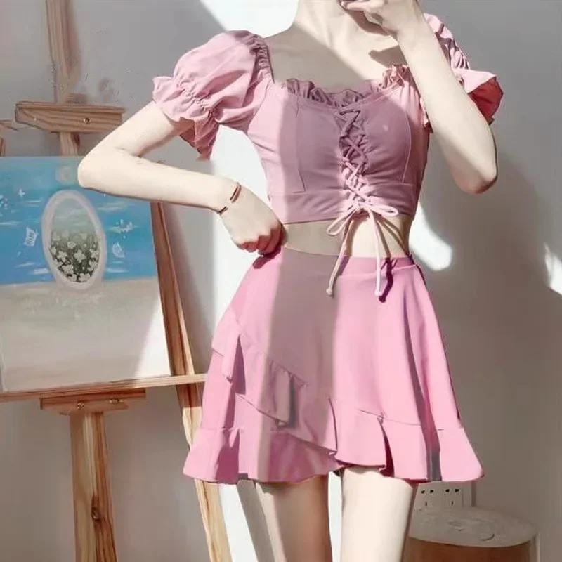 

Женская юбка с разрезом. Чистый и красивый купальник, закрывающий телес и живот, чтобы приготовствовать вас выглядеть стройным.