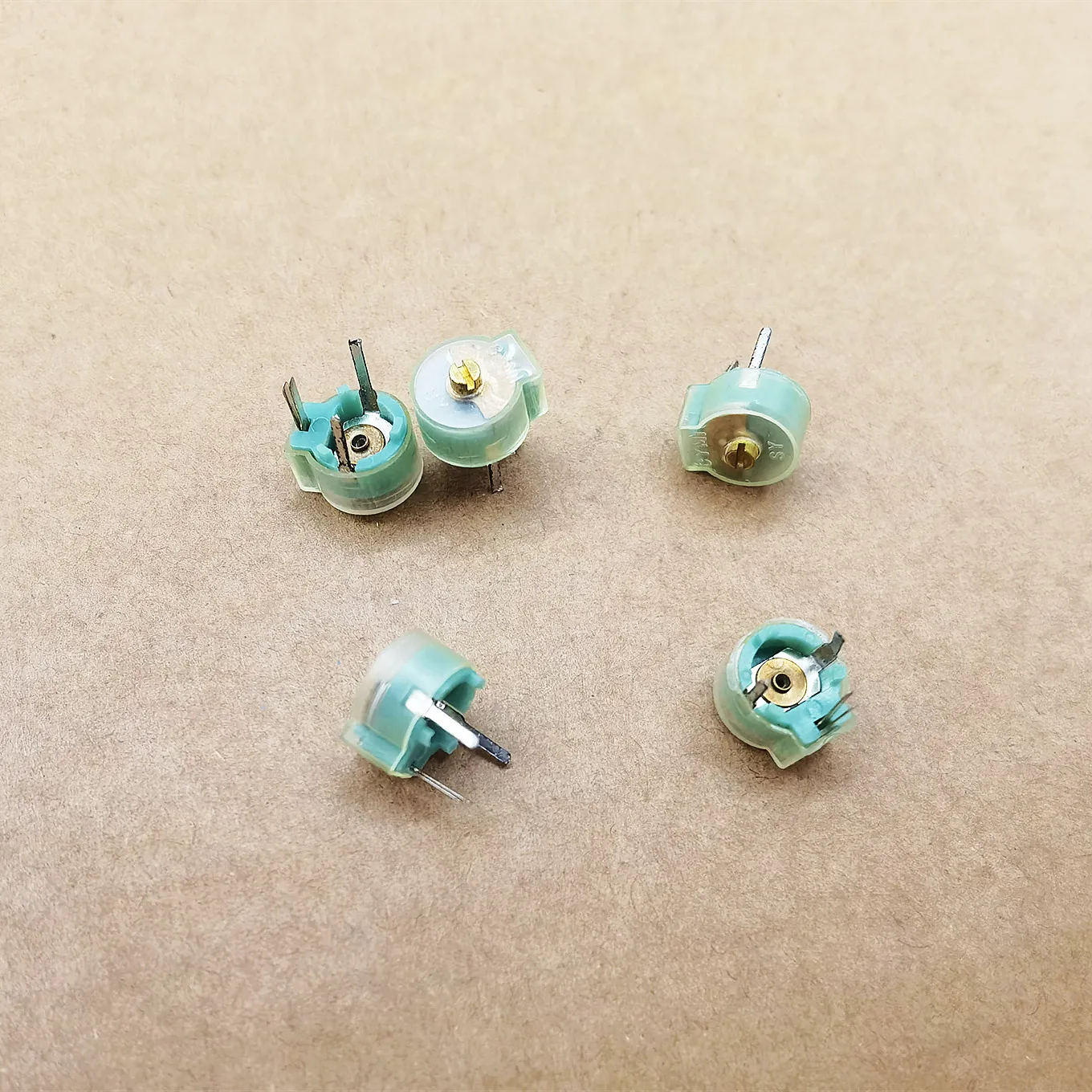 Original CYM1 thin film fine tuning capacitor variable capacitor 4~27pf 8MM tunable capacitor film dielectric capacitor Inductor