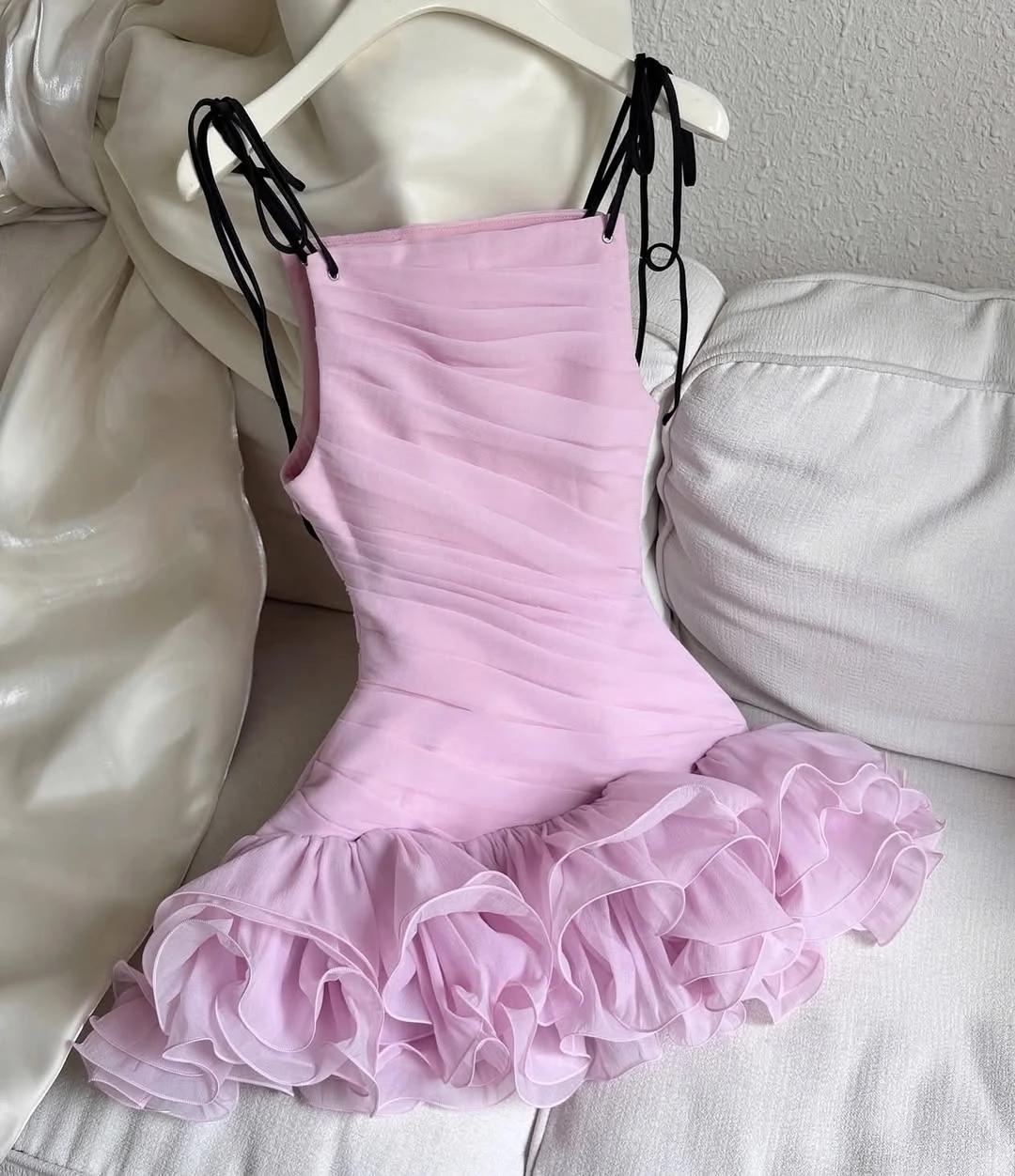 

Hot Sale Fashion Dreamy Chiffon Mini Dress Features Delicate Shoulder Ribbon Sweet Ties Flows Tiered Ruffles Homecoming Dress