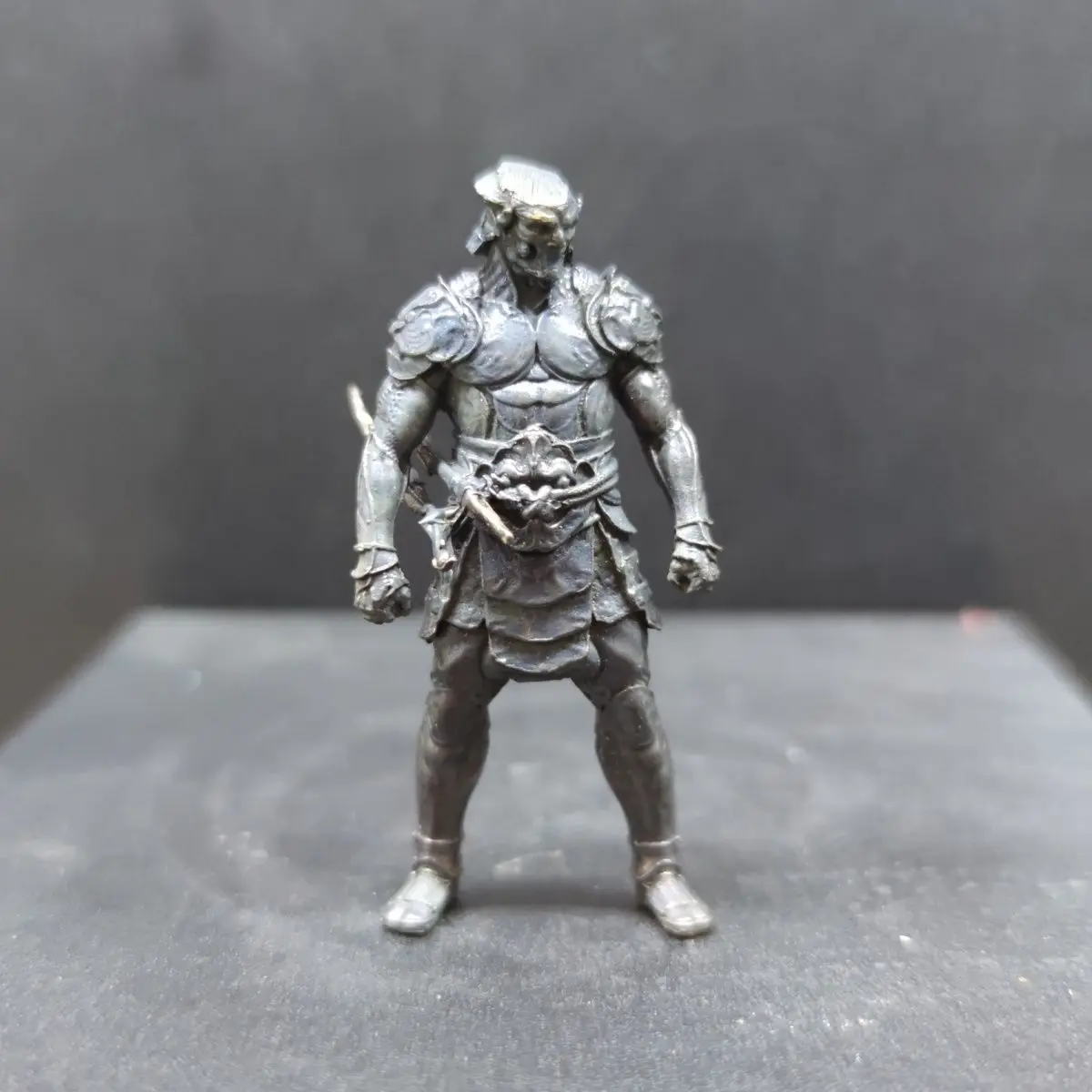 

Antique Copper Cyberpunk Samurai Ninja Miniature Figurine Vintage Japanese Warrior Statue Home Desk Decoration Collectible Gift