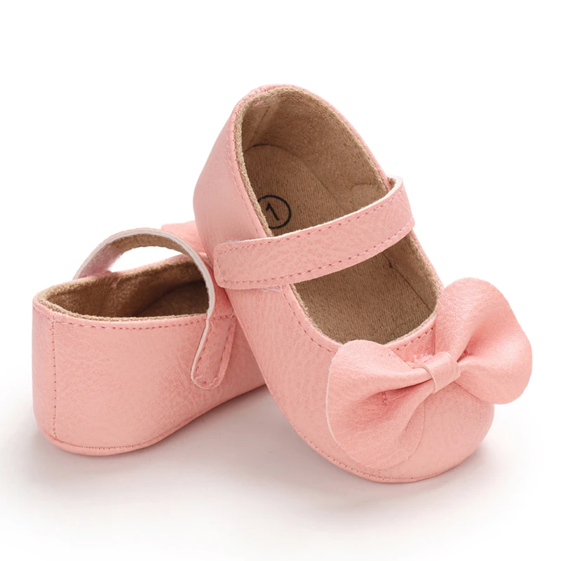 Einfarbige PU-Leder Prinzessinnen-Schuhe mit Schleife und rutschfester Gummisohle für Babys von 0-18 Monaten. – Detail 5