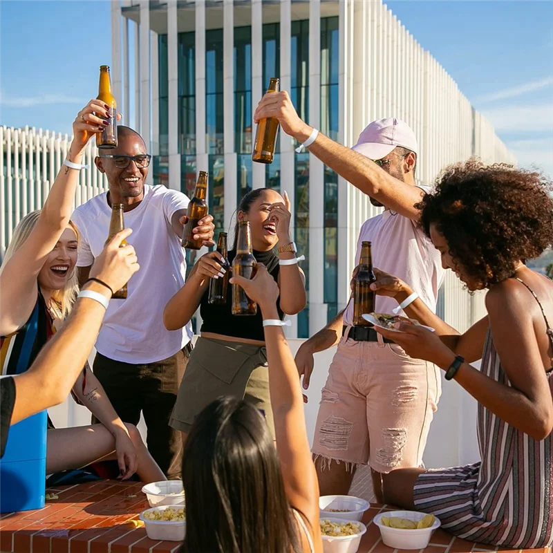 ABSQ-100 ชิ้นผ้าสายรัดข้อมือกิจกรรมสายรัดข้อมือสีสายรัดข้อมือกิจกรรมสําหรับกิจกรรมสําหรับคอนเสิร์ตน้ําหนักเบาสายรัดข้อมือ (สีขาว