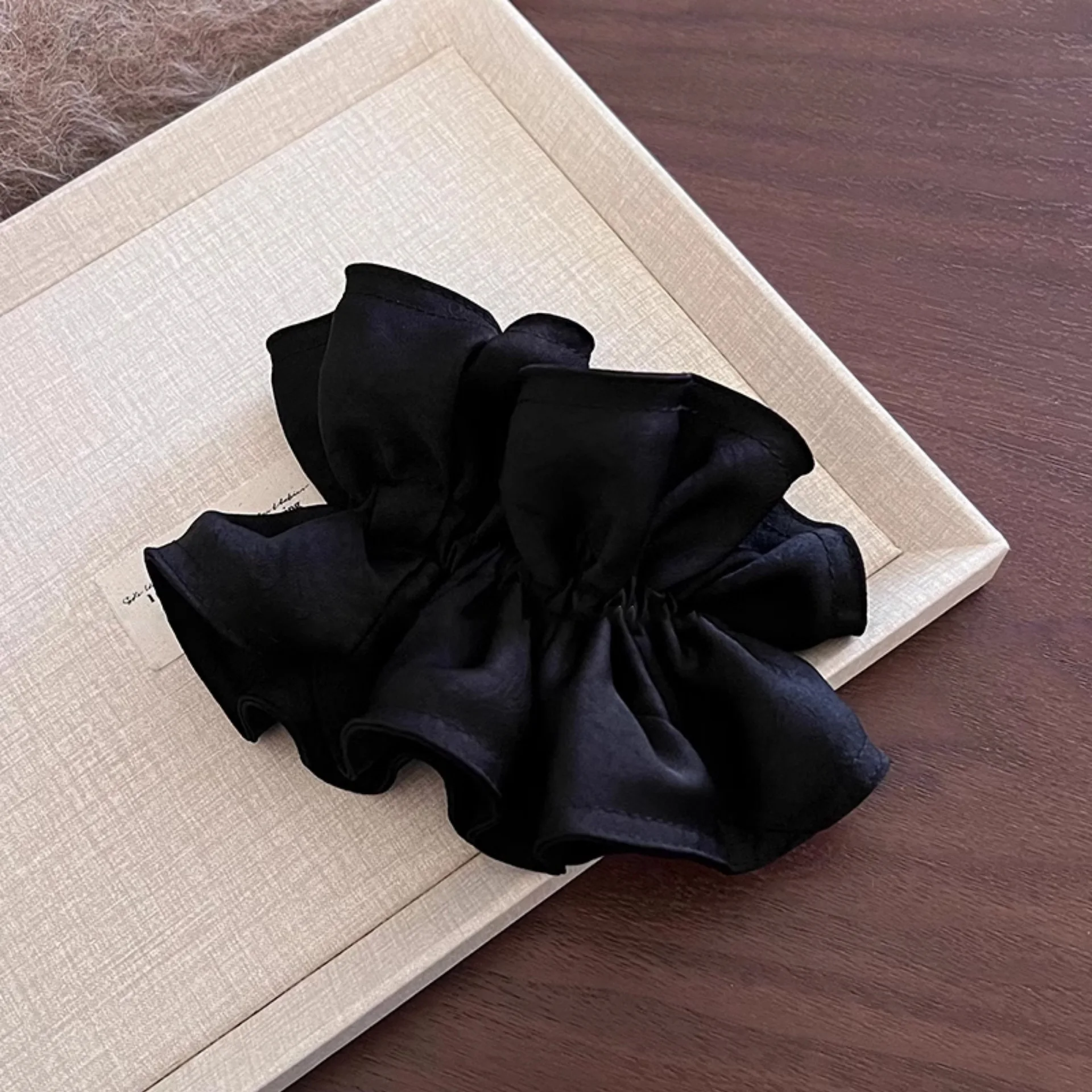 Dickdarm-Stirnband aus schwarzem Satin für Damen mit High-End-Feeling 2025, neue High-End-Pferdeschwanz-Stirnbänder – Detail 4