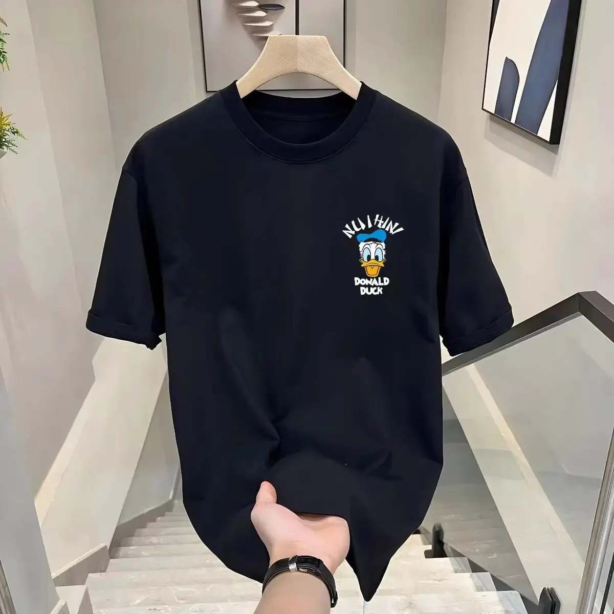 ديزني 2025 جديد حار دونالد داك نو Ihini الأسود تي شيرت الرجال النساء الصيف ملابس علوية من القطن سوق لندن طوكيو جامبل عرض النص طباعة
