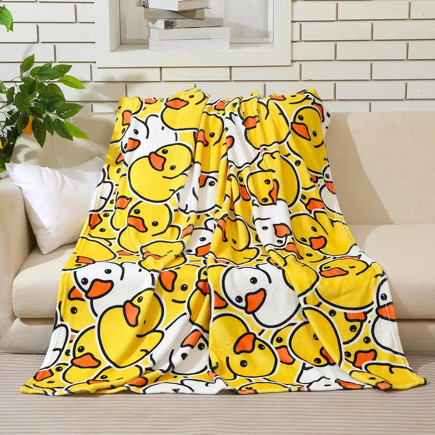 Simple Line Drawing Yellow And White Duck Face Dense Arrangement Background Pattern Flannel Throw Blanket, Warm Cozy Blanket