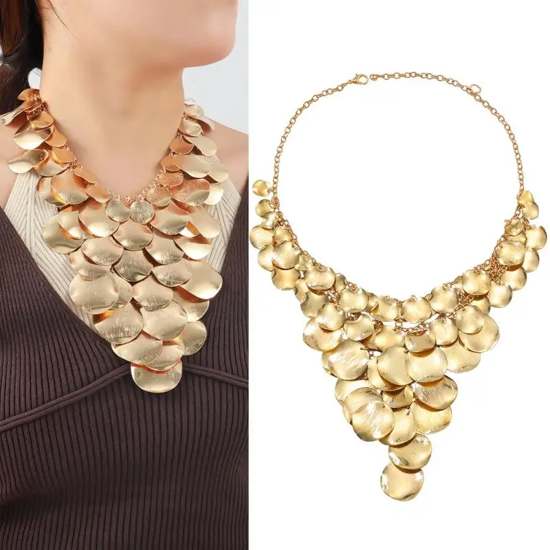 Collana con nappe a cascata con piastra metallica esagerata per donna Collana lunga multistrato Accessori per il collo con gioielli in stile bohemien