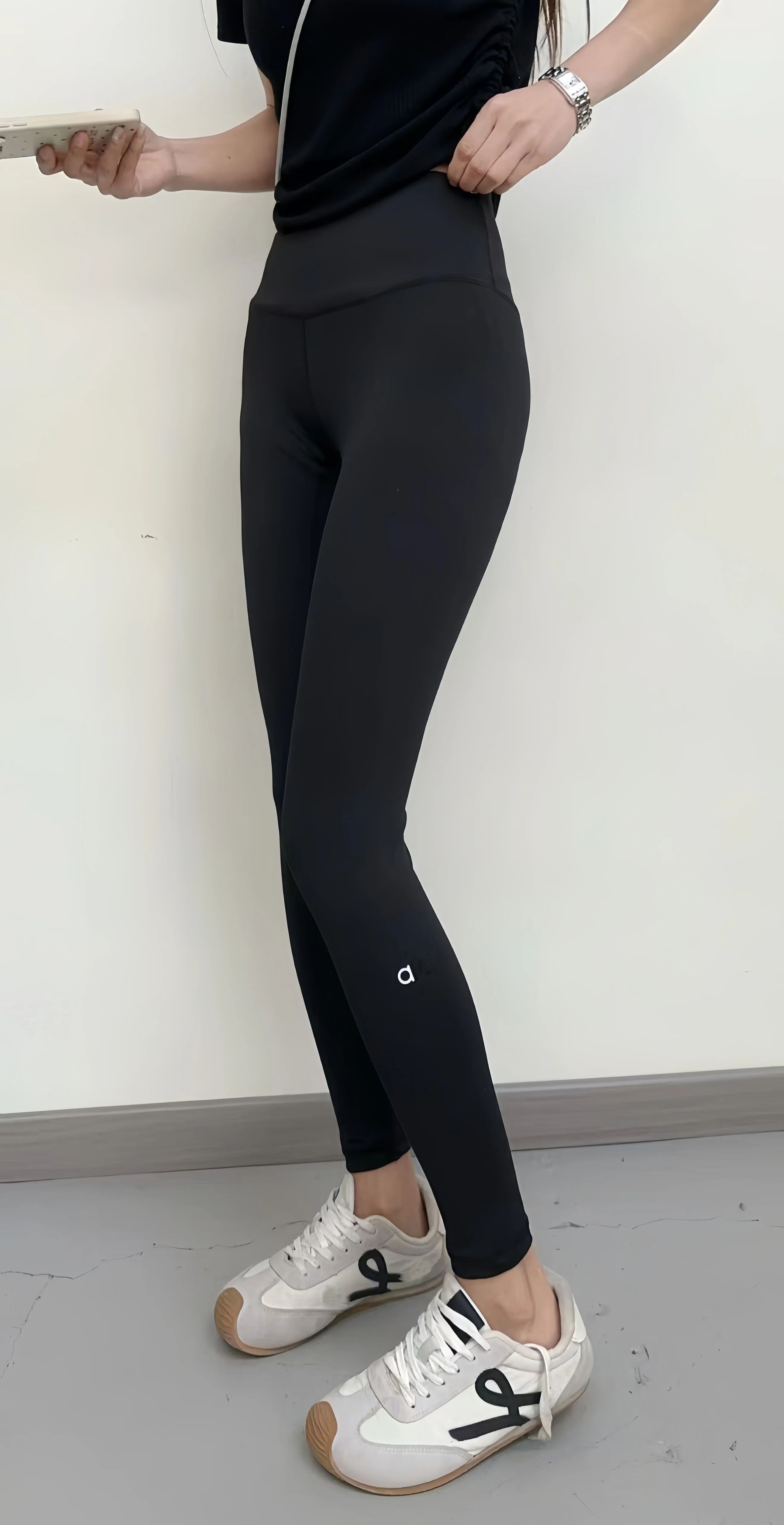 سراويل يوجا جديدة عالية الخصر ورفع الورك ومطبوعة بأحرف لربيع وصيف 2025 #1