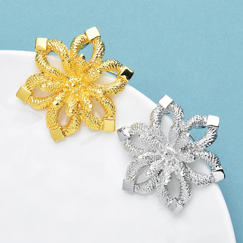 Wuli & baby سبيكة 6 الوجهين شكل ندفة الثلج دبابيس زهرة مجوهرات دبوس خمر الهندسة شارة معدنية التبعي