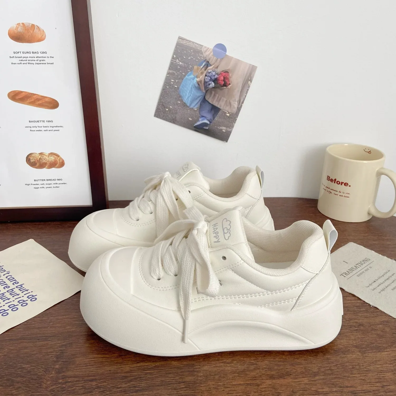2026 Chaussures à plateforme tendance pour filles, couleur blanc crème, style 'bread shoes', mignonnes et originales, baskets décontractées de skate, semelle épaisse et souple, chaussures de sport pour étudiants.