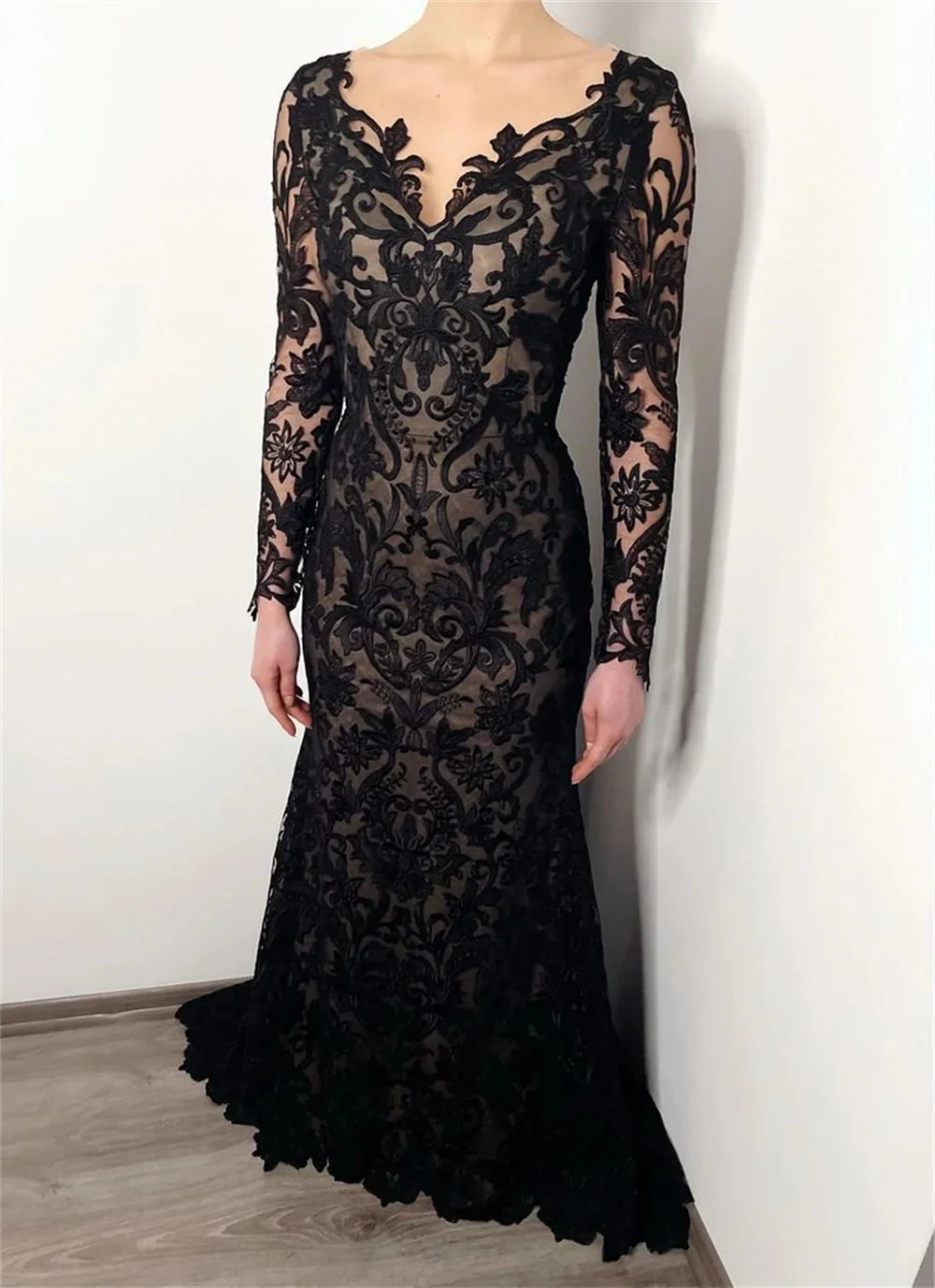 

Customized Elegant Black Long Evening Dresses for Special Occasions V-Neck Floor-Length Backless Women Gala Party Dress 2025