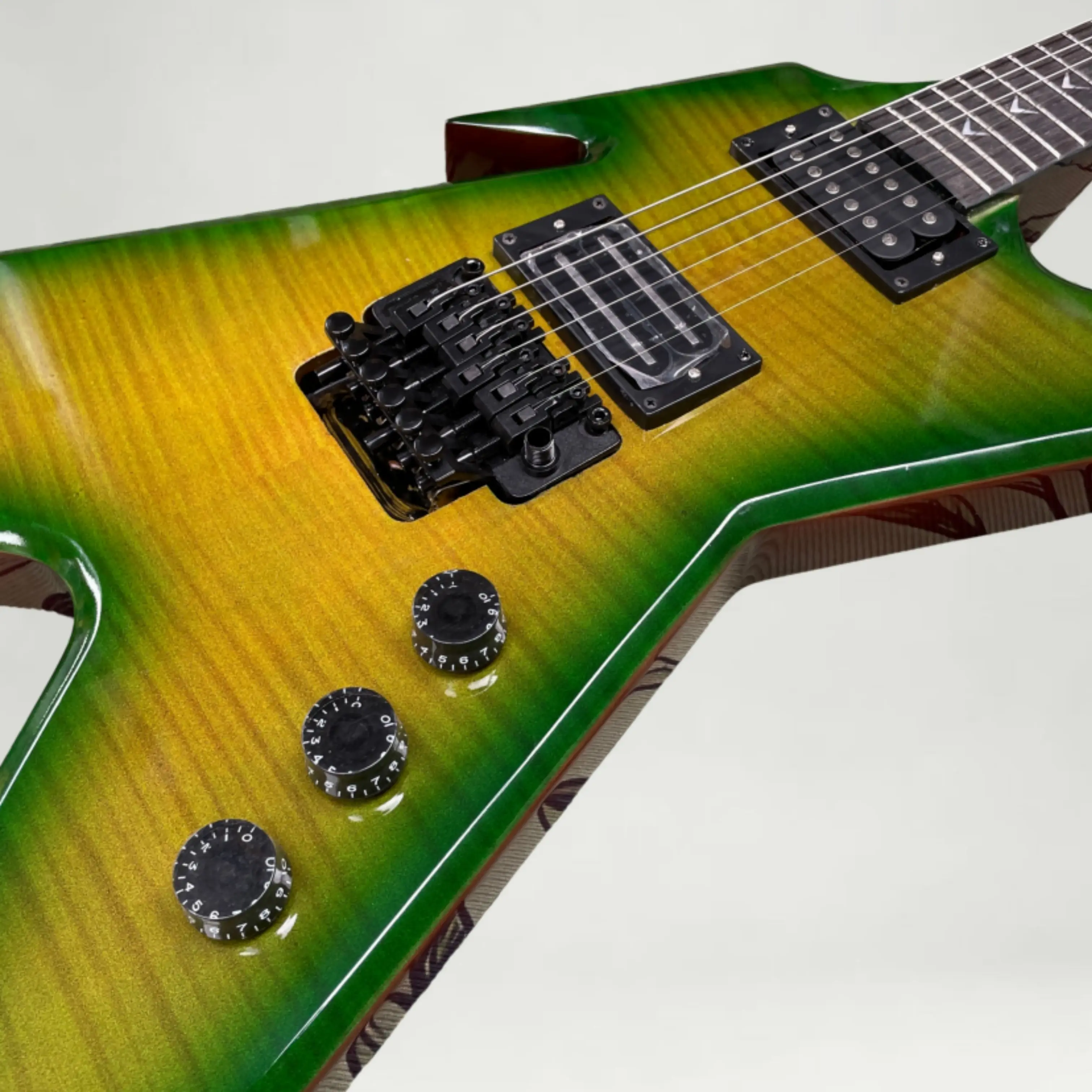 Solid-Body Electric Guitar With Green Amber Tiger-Stripe Gradient Body Guitars,Powerful Tone,Ideal Modern Rock Creators Guitarra