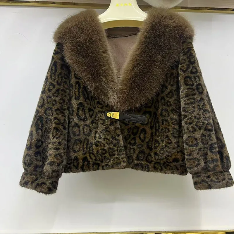 

Short Korean leopard print imitation fox fur V-neck warm, fashionable and stylish coat for autumn and winter Short 2025