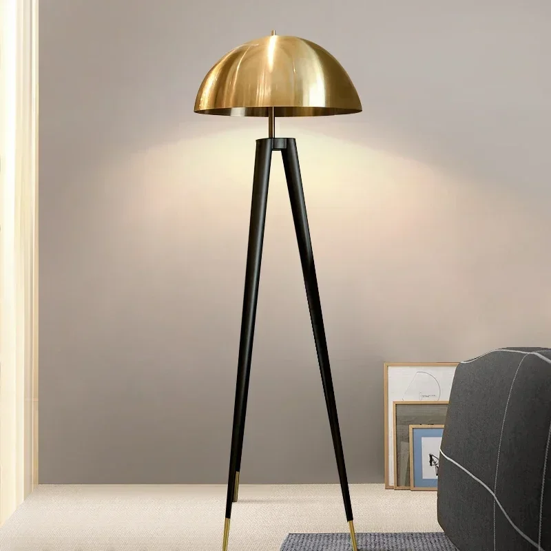 

Luxury Retro Art Exhibition Hall Bedroom Living Room Creative Tripod Mushroom Bedside Table Lights Floor Lamp