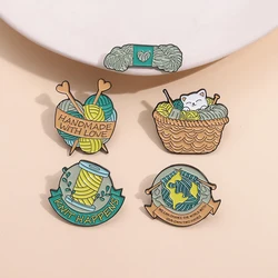 Pin de esmalte de bola de punto respetuoso con el medio ambiente, lindo juguete de gato de bola de lana, broche, insignia, mochila, solapa, regalo de joyería para amigo de arte