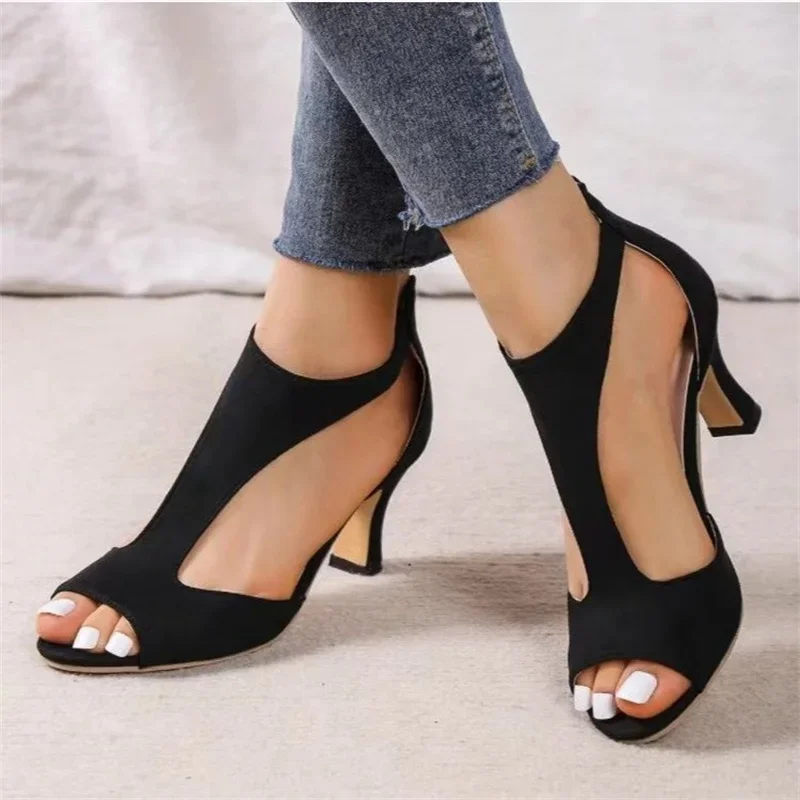 Shoes New 2024 Women High Quality Summer Woman Sandals Solid Color Rome Flock Mid Heel Zipper Open Toe Beach Sandals Female