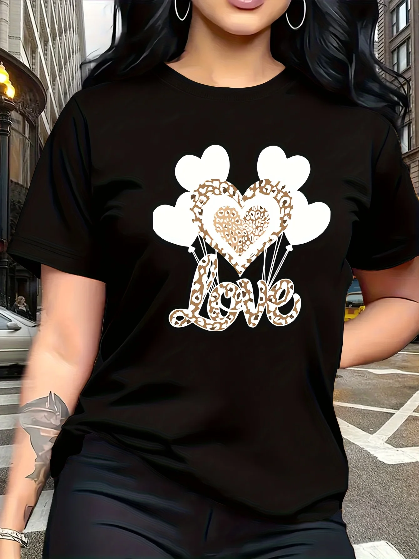 Women'S Black Golden Heart Print T-Shirt with Black Golden Leopard Print Casual Round Neck Short Sleeve Design in Vibrant Colors