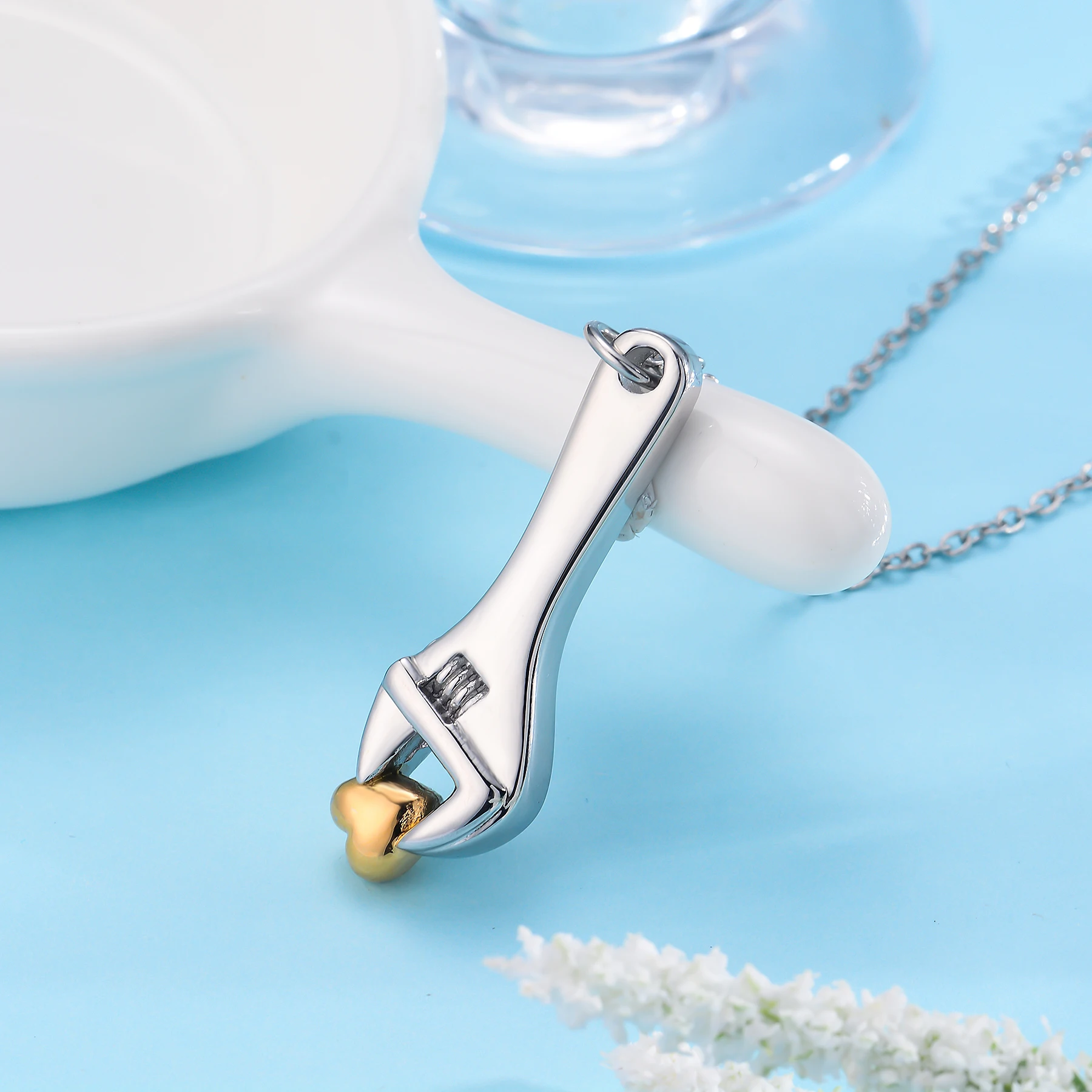 Schraubenschlüssel-Urnen-Halskette aus Edelstahl mit Herz, Einäscherungsanhänger für Asche, Andenken-Schmuck für Männer, Trichter-Werkzeug – Detail 8