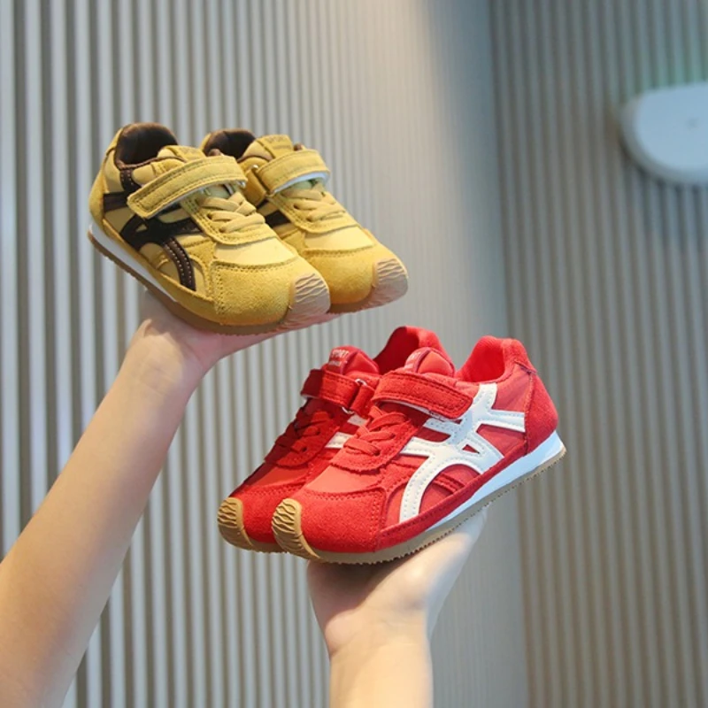 

Детская весенне-осенняя модная тренировочная обувь для девочек, простая удобная повседневная обувь на мягкой подошве, универсальные полосатые кроссовки