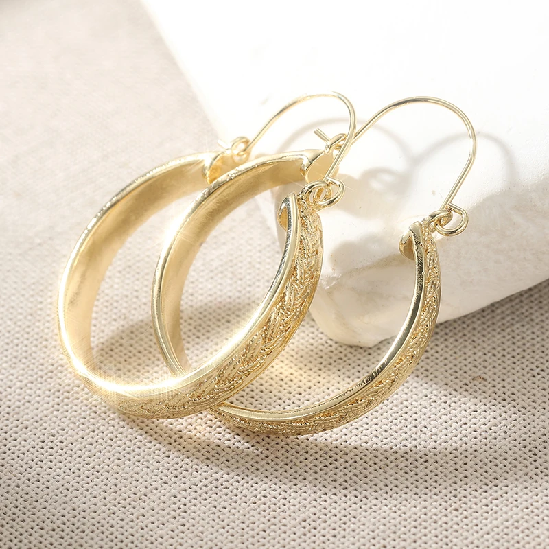 Elegant Bohemian Golden Color Hollow Out Hoop Earrings For Women Fascinated Banquet Party Earrings Temperament Jewelry