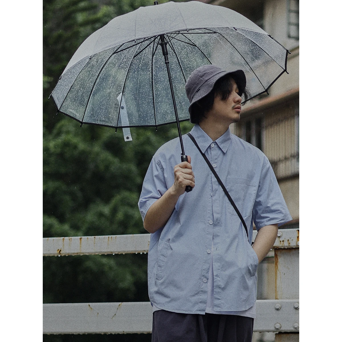 

Youthful Cityboy Basic Casual Short Sleeve Shirt Unisex Loose Fit Color Business Shirt Summer Wear Iron-Free Sharp Collar