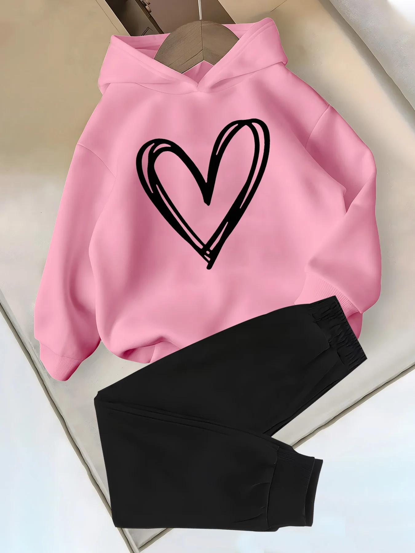 Girls' Stylish Printed 2-Piece Set (Autumn/Winter): Comfortable Long-Sleeve Hooded Sweatshirt & Solid-Color Sweatpants