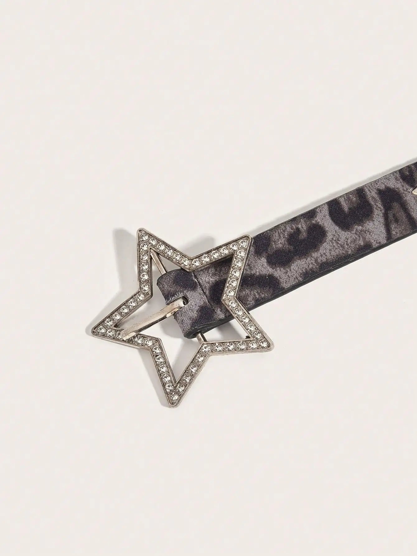 เข็มขัดรูปดาวโลหะแบบกลวงประดับดาว Y2K สำหรับผู้หญิง 1 ชิ้น เหมาะสำหรับสวมใส่ในชีวิตประจำวันแบบสบายๆ