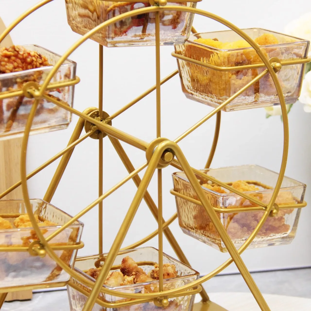 Ferris wheel rotating fruit snack rack food display afternoon tea French fries chicken nuggets