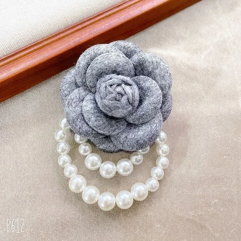 Senior Fabric Camellia Flower Brooch Pearl Tassel Corsage Fashion Jewelry Brooches for Women Shirt Collar Pins