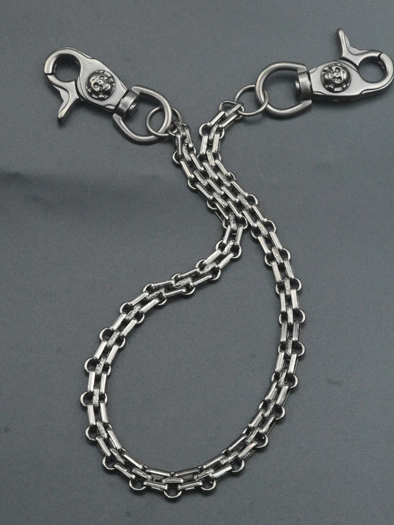 24 Inch Gunmetal Hip Hop Trucker Biker Jean with 12mm Flat Chainmail Chain Double Pirate Skull Snap Swivel Clip Keychain for Men