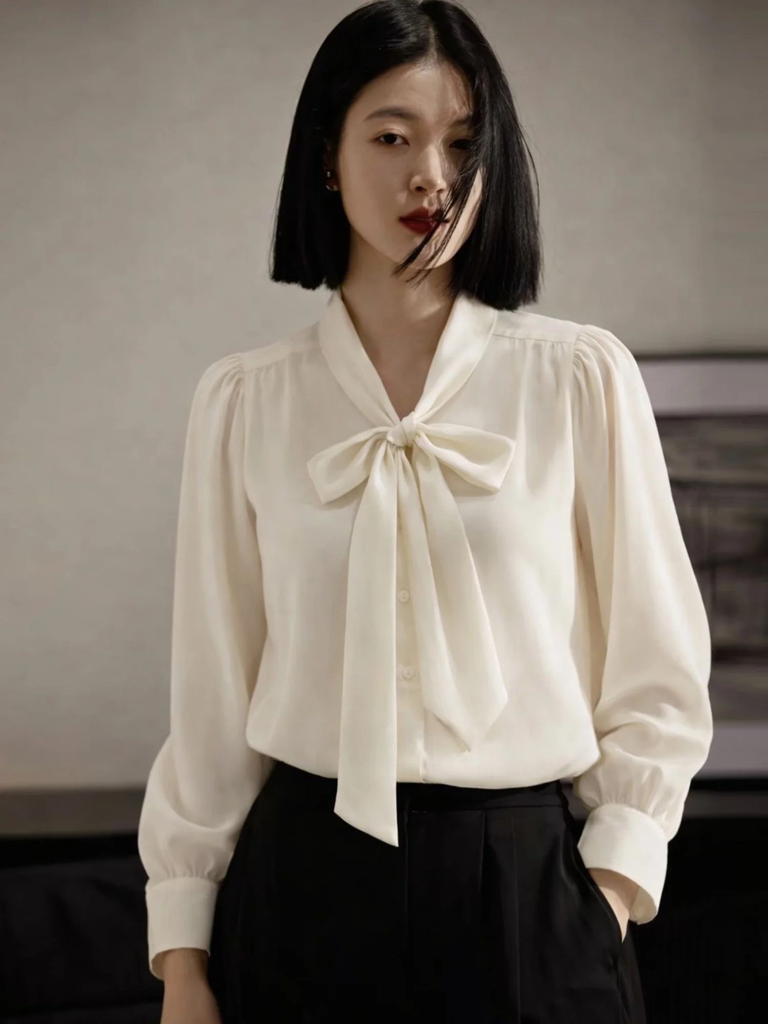 

Ele White Long Sve Silk irt Women's Faionable Versatile Commute irt Spring 2026 Polyester Blend Chivirin Brand