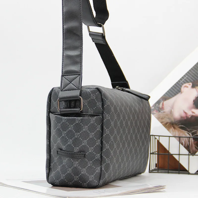 Modische Umhängetasche für Männer, Blumenmuster, Karierte Schultertasche, Trendige Alltagstasche, Luxuriöse PU-Leder Umhängetasche für Herren – Detail 5