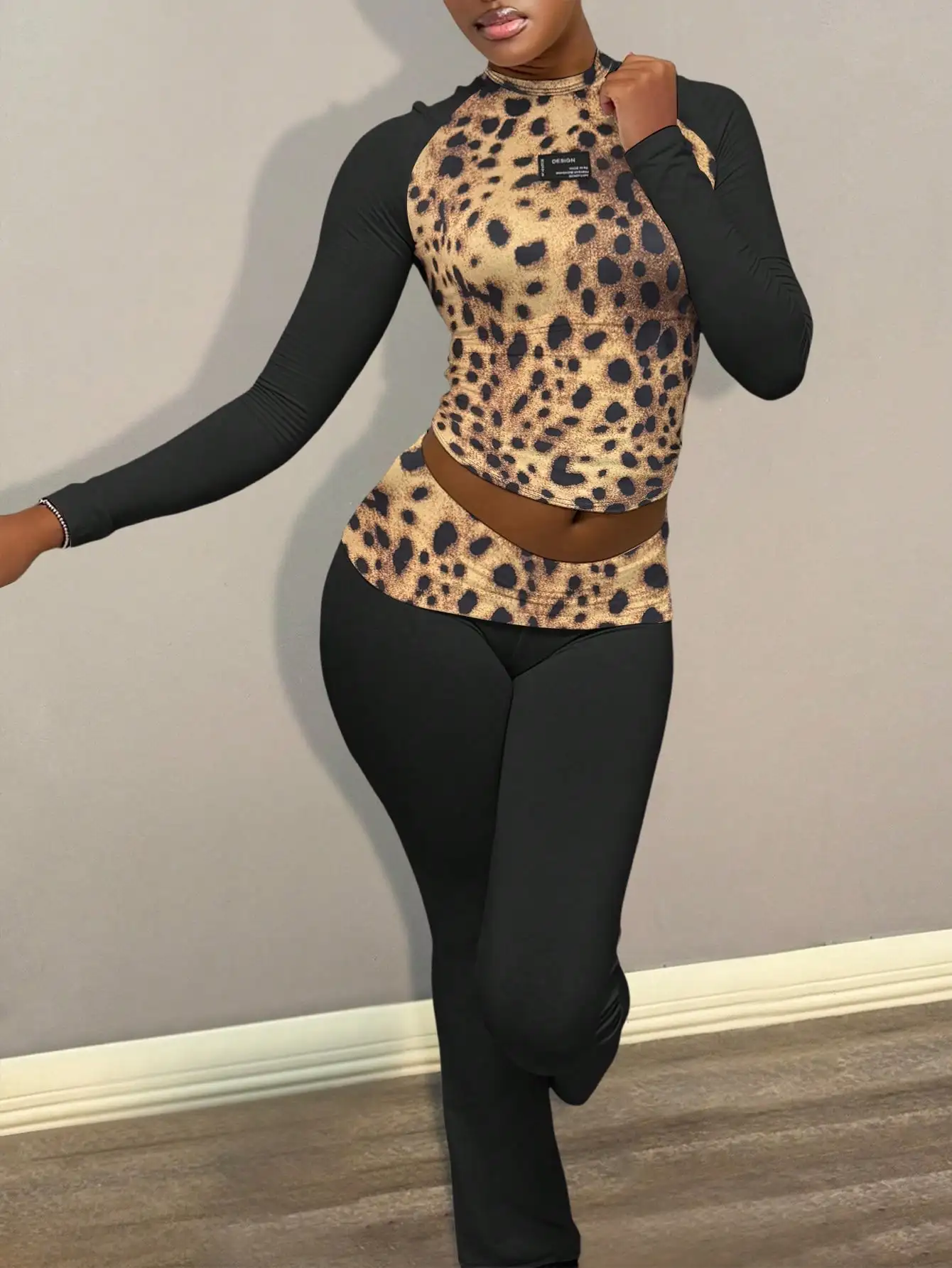 

Женский комплект из укороченного топа с леопардовым принтом и леггинсов с высокой талией, повседневный комплект из 2 предметов больших размеров для осени