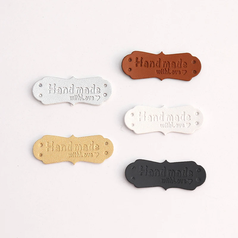 50pcs DIY Sewing Craft PU Leather Labels Tags For Handmade Hat Bag Hand Made With Love Label For Clothes Tag Garment Accessories