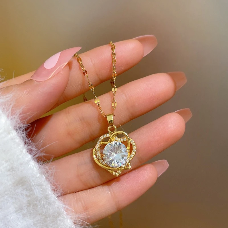 Gorgeous Elegant Linear Heart Surround Sparkle Zircon Pendant Necklace for women Fashion  Accessories Anniversary Jewelry Gift