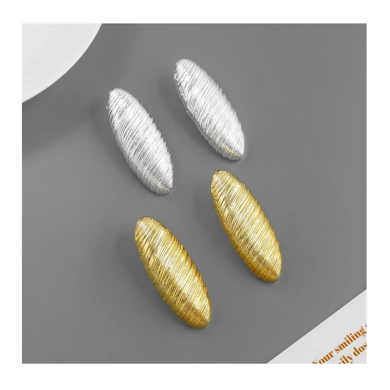 

* Home Streamer Series Oval Stud Earrings High-end Sense Simple Niche Silk Hooking Process Arc Ring Stud Earrings