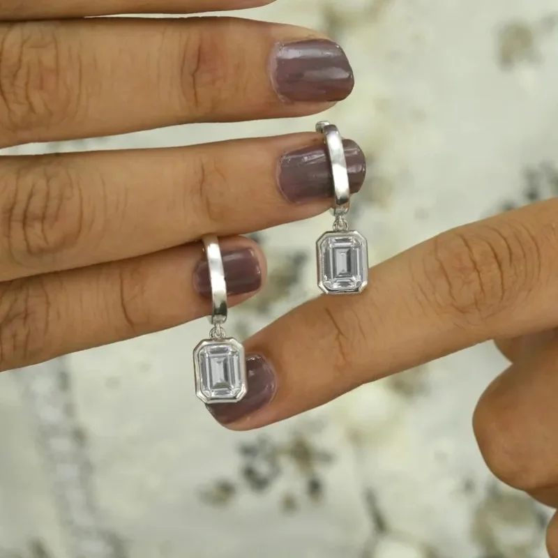 A pair of square pendant earrings, suitable for all ages, suitable for attending banquets, and festivals as gifts - no box