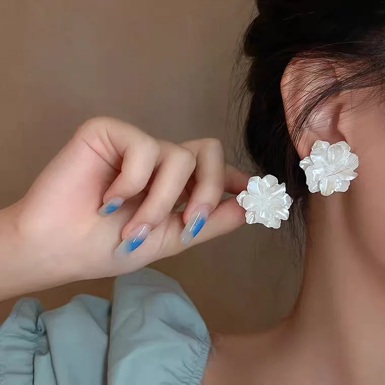 White Flower Stud Earrings for Women Flower Earring 2023 New Modern Korean Fashion Cute Teens Girl Party Jewelry Accessories