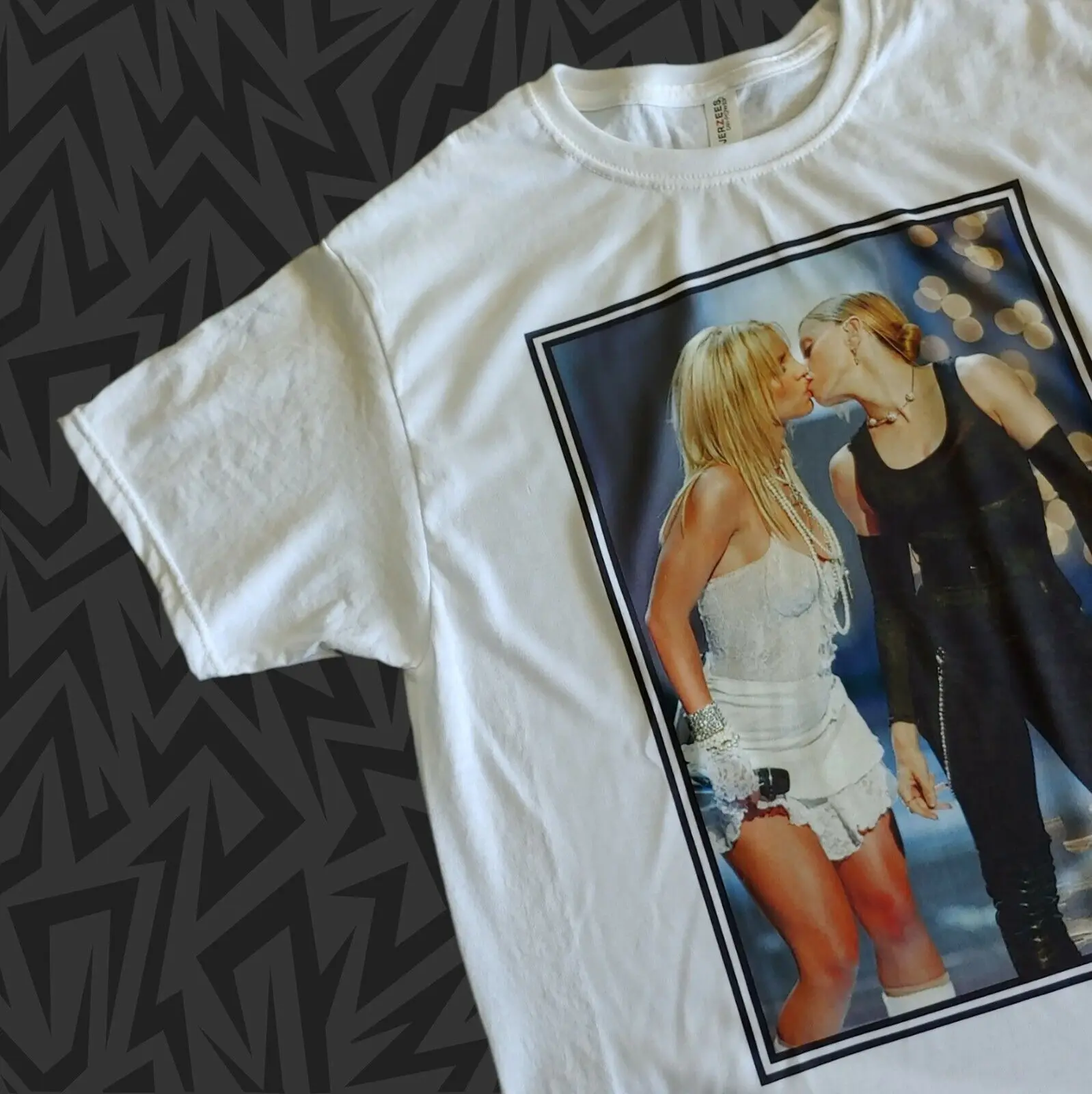 New T-Shirt BRITNEY SPEARS & MADONNA On Stage - The Kiss! 2003 MTV VMA - S - 2XL