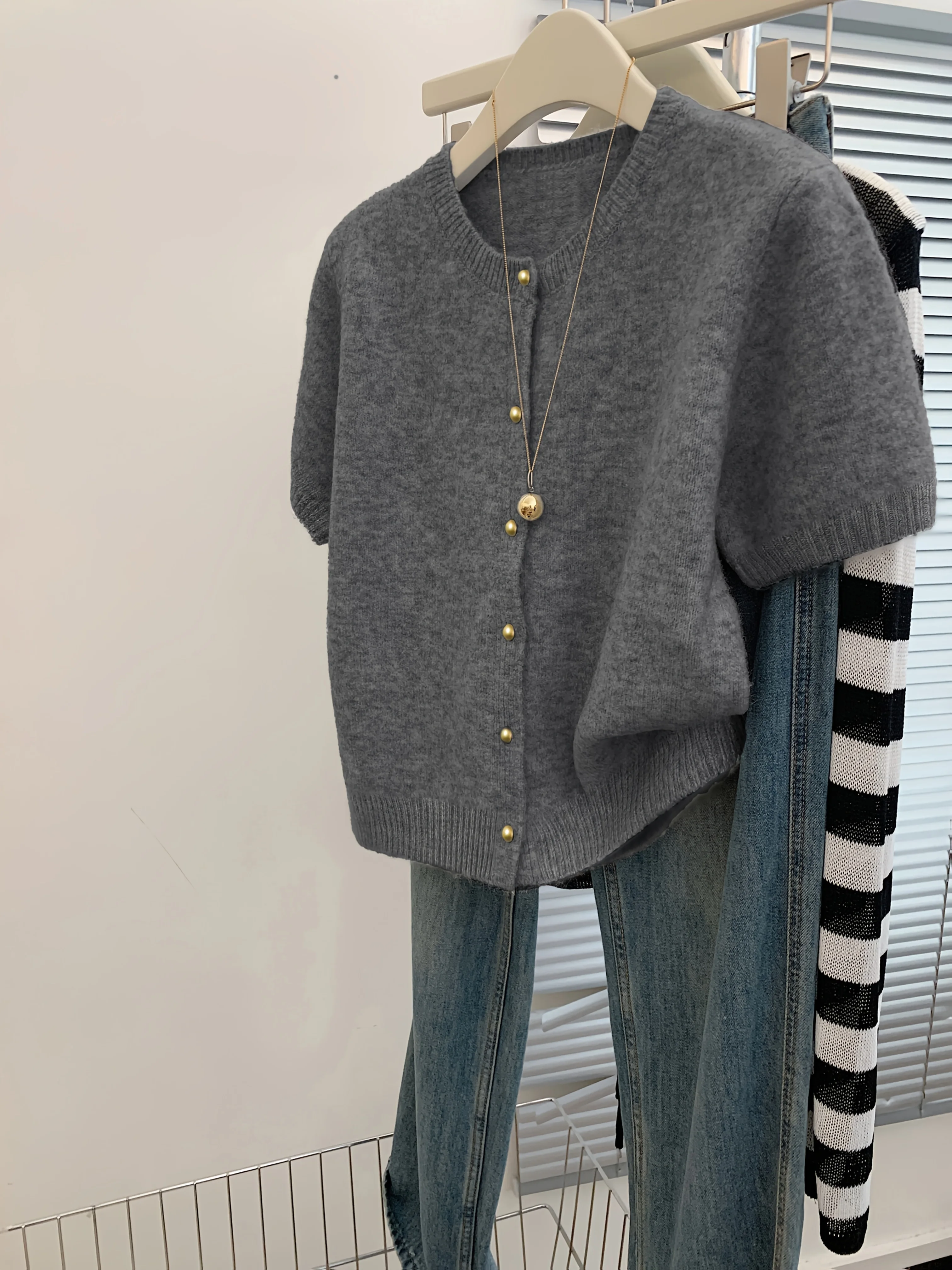 

Элегантный вязаный кардиган с круглым вырезом для женщин, весенне-летний повседневный простой универсальный вязаный свитер с короткими рукавами для вечеринок