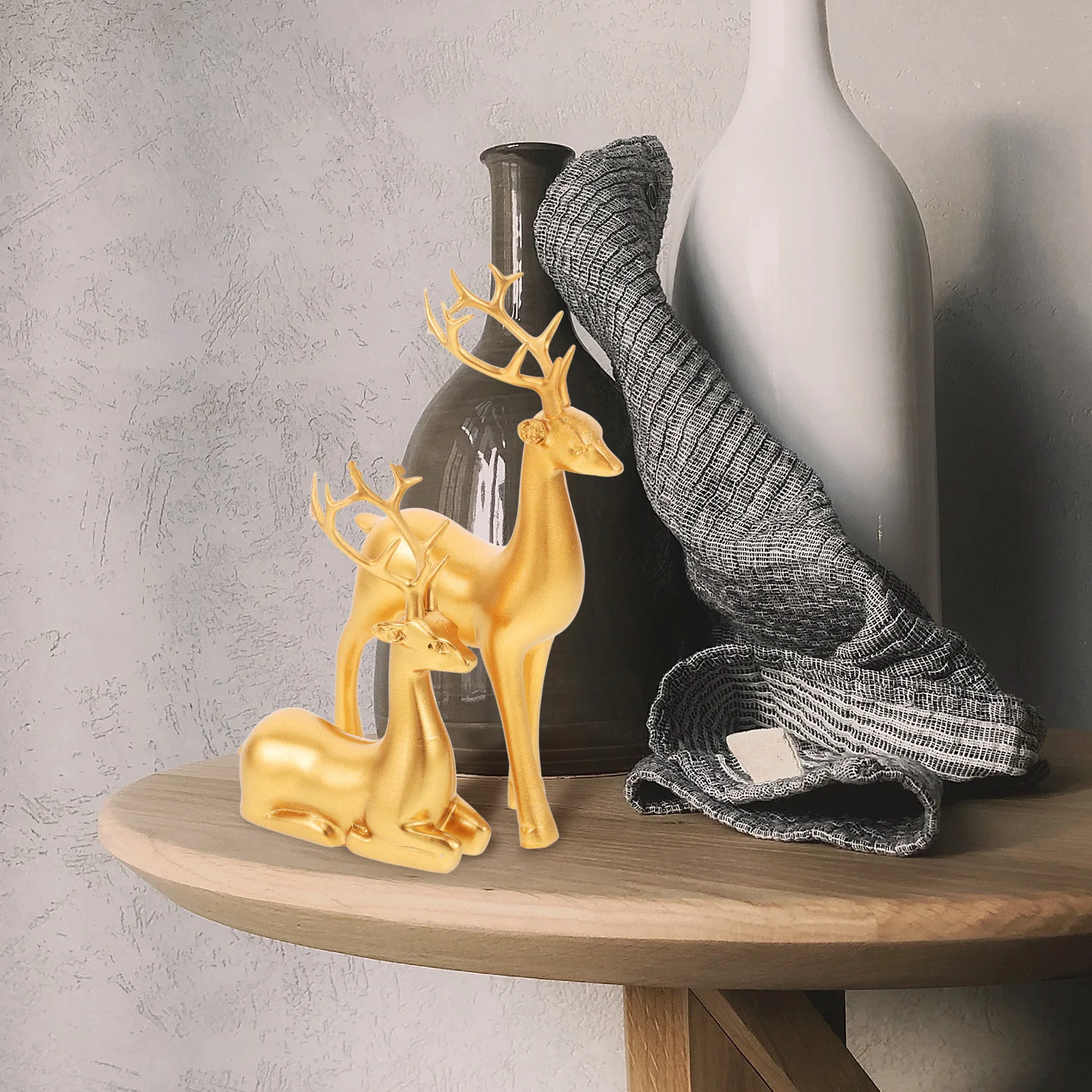 

AOKWAWALIY 2pcs Christmas Reindeer Figurines Resin Gold Mini Elk Sculpture Decorative Home Living Room Office Display Craft