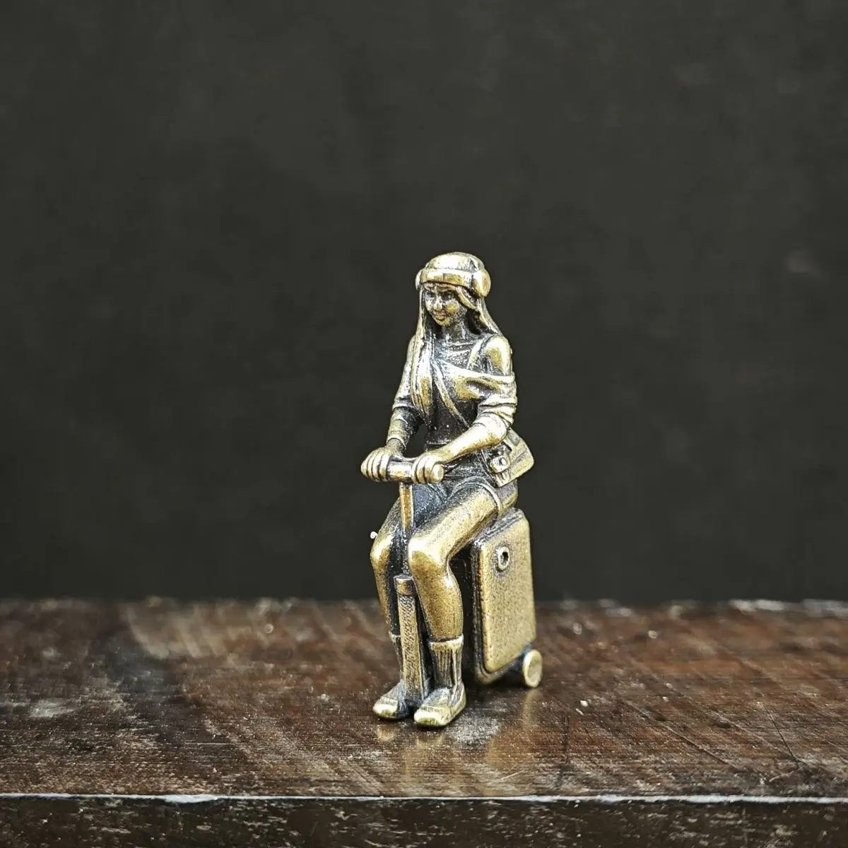 

Brass Miniature Suitcase Girl Micro Landscape Ornament, Desk Decoration, Mini Figurine, Home Office Shelf Decor, Metal Statue