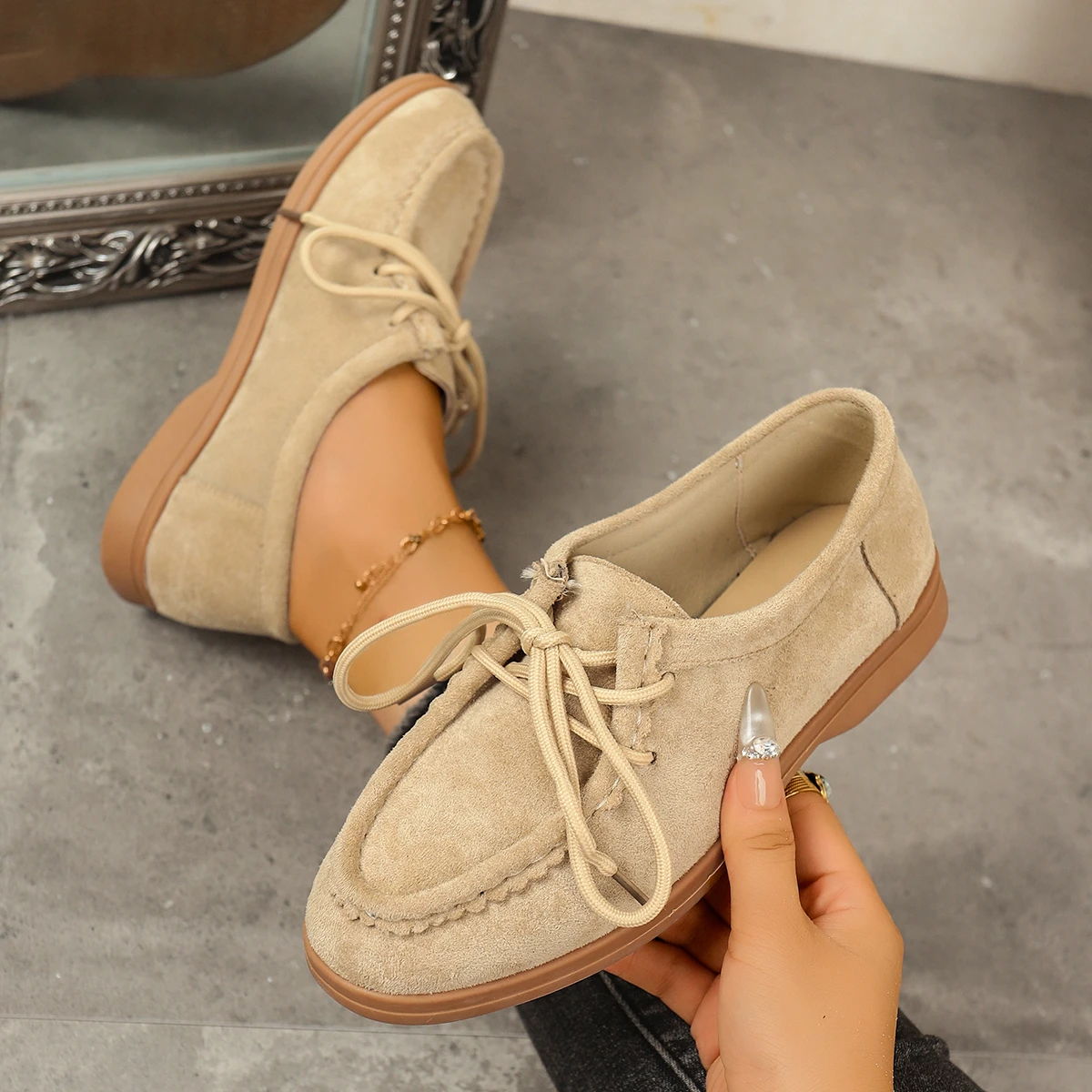 

Новый бренд 2024, весенние женские кроссовки на плоской подошве, уличные кроссовки из мягкой кожи на платформе, роскошные модные женские туфли без шнуровки на плоской подошве