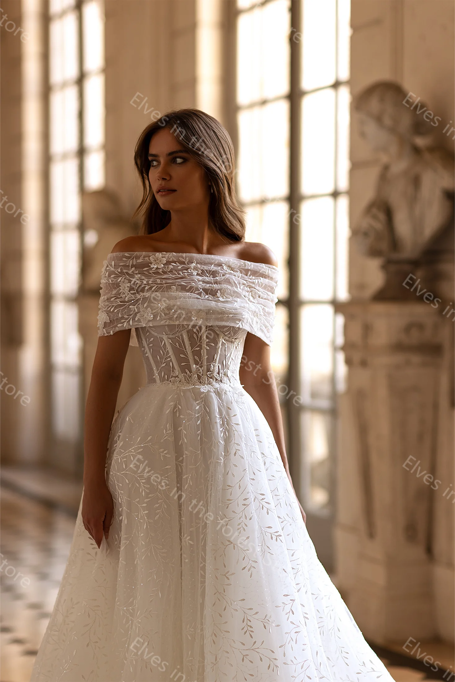 Glamorous Ivory A Line Wedding Dresses Floral Appliques Bridal Gowns with Cape Sexy Floor Length Customized Vestidos De Mariee