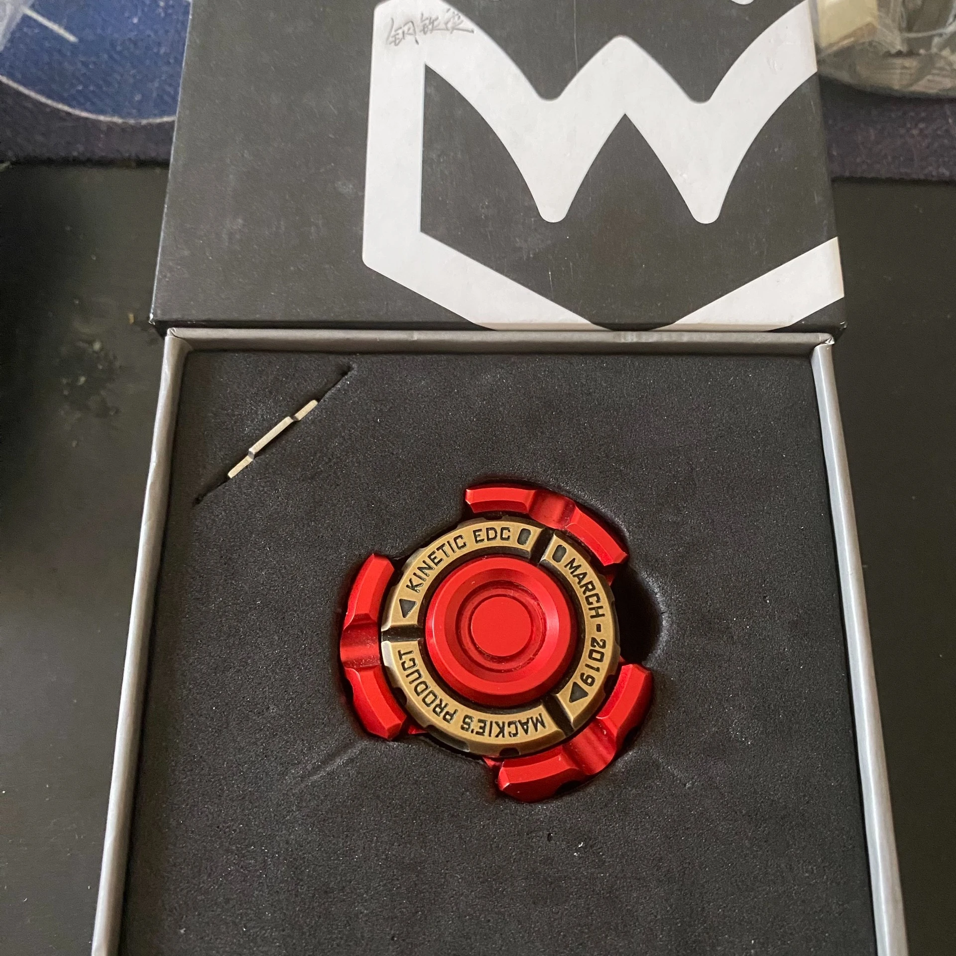 Used EDC MACKIE Armored Core, Fingertip Gyro, Iron Man Color Scheme Sprocket Fidget Spinner