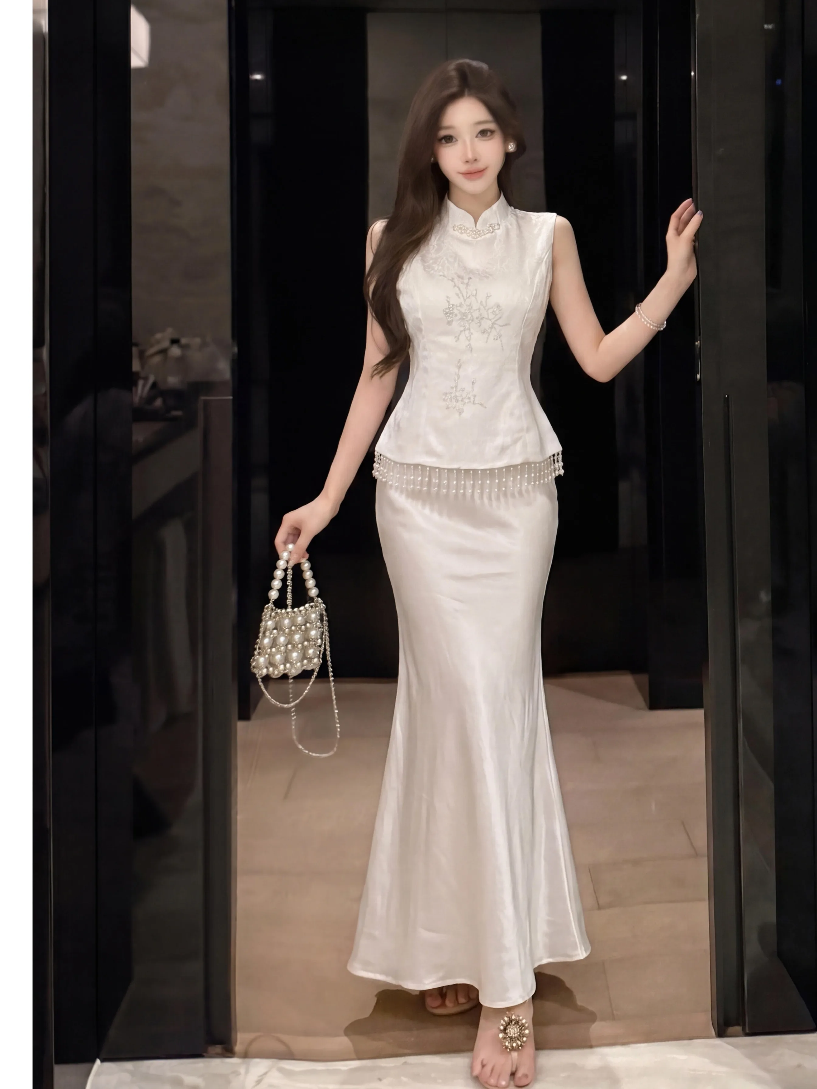 

New Chinese Style Embroidered Silk Half-length Sleeveless Stand Collar Top with Pearl Tassel High Waist Fish Tail Skirt Set