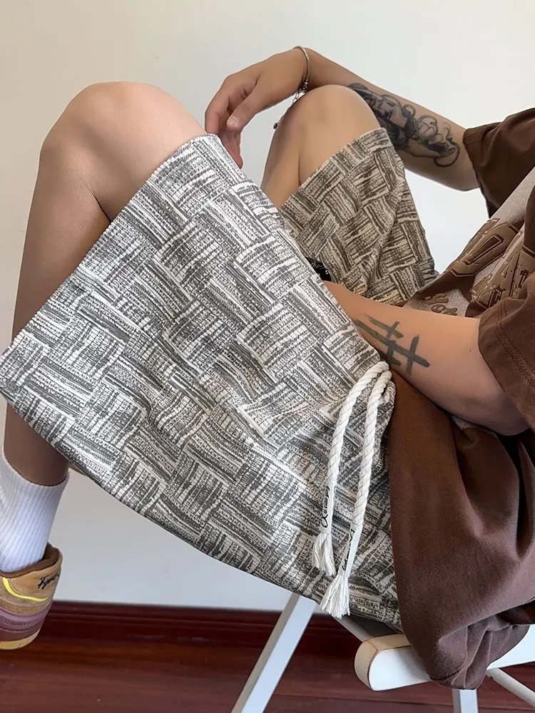 

Мужские летние тонкие брюки в клетку с мозаикой тай-дай, средние брюки с пятью точками в американском стиле ретро, молодежные спортивные повседневные брюки, прямые брюки средней длины...