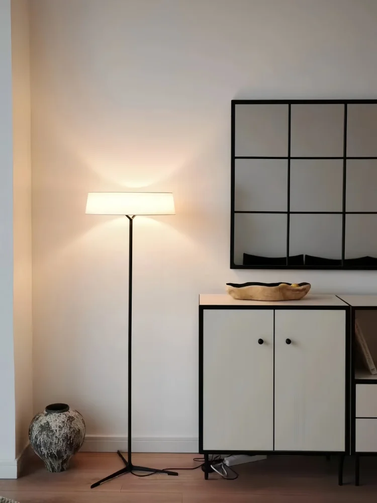 

Designer living room floor lamp modern dining table bar LED lamp simple bedroom study room fabric lampshade standing lamp