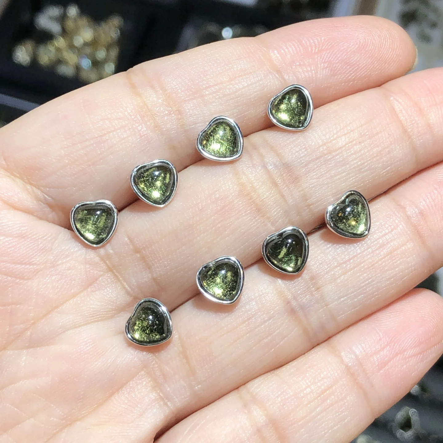 1 قطعة Fengbaowu الطبيعية مولدافيت قرط على شكل قلب 925 فضة شكل قلب حجر الريكي أحجار استشفاء مجوهرات هدية الرجال النساء